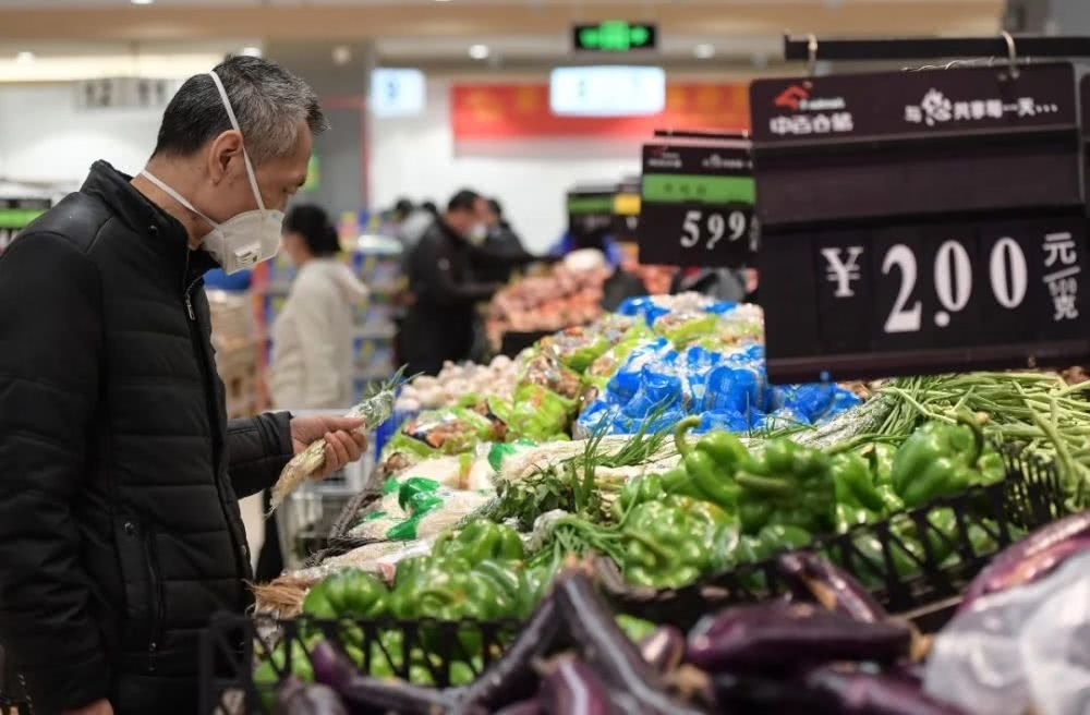 疫情中，一個(gè)中產(chǎn)家庭能撐多久？